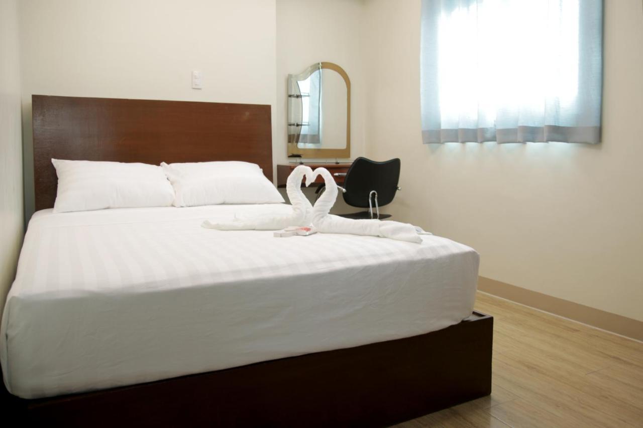 Happytelle Hotel Dipolog Exterior photo