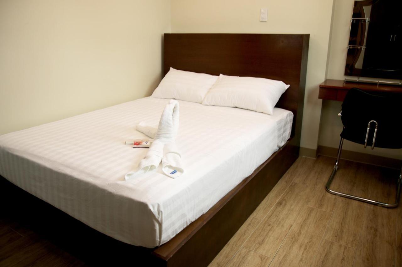Happytelle Hotel Dipolog Exterior photo