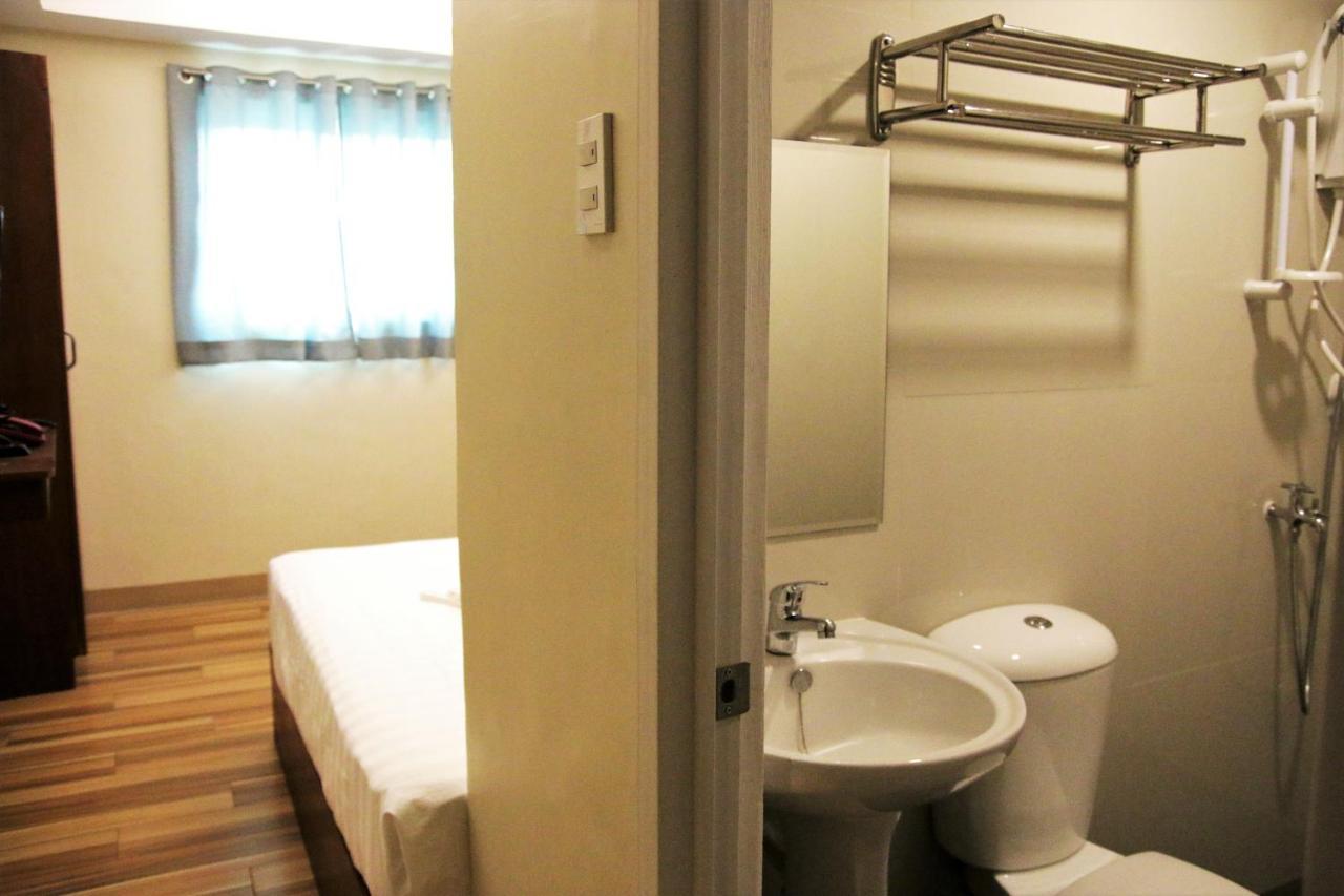 Happytelle Hotel Dipolog Exterior photo