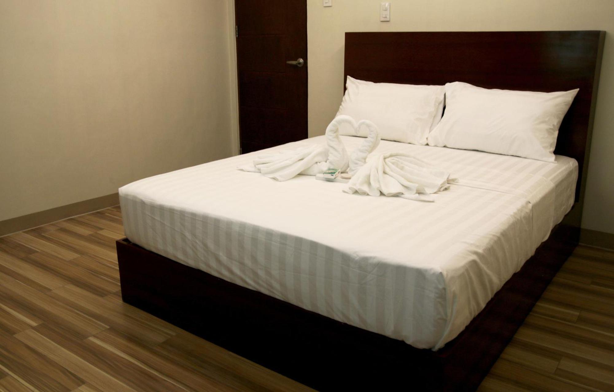 Happytelle Hotel Dipolog Exterior photo
